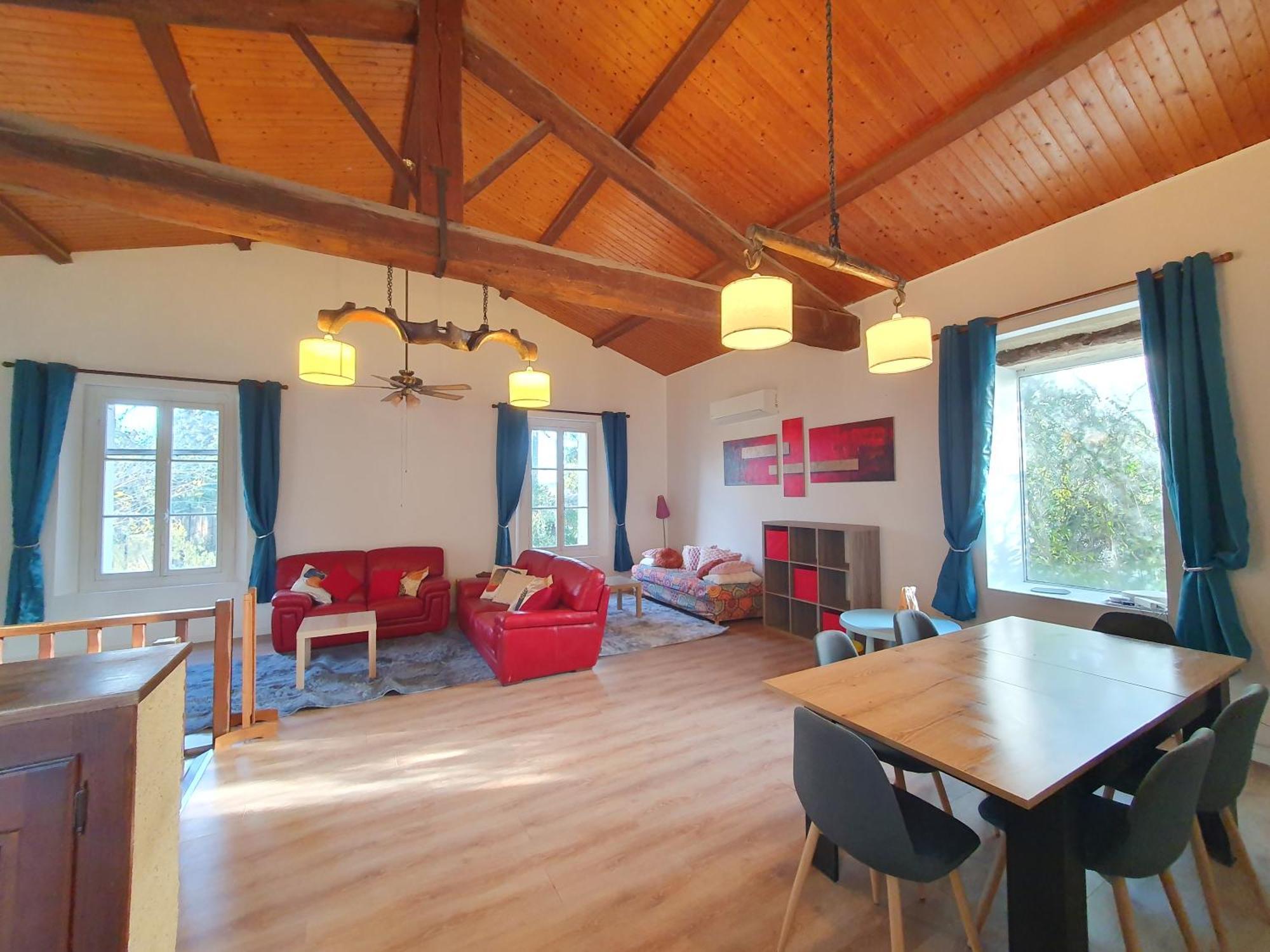 Maison Avec Piscine Location De Vacances Ferme Pedagogique Du Dolmen Le Pouget Exteriör bild