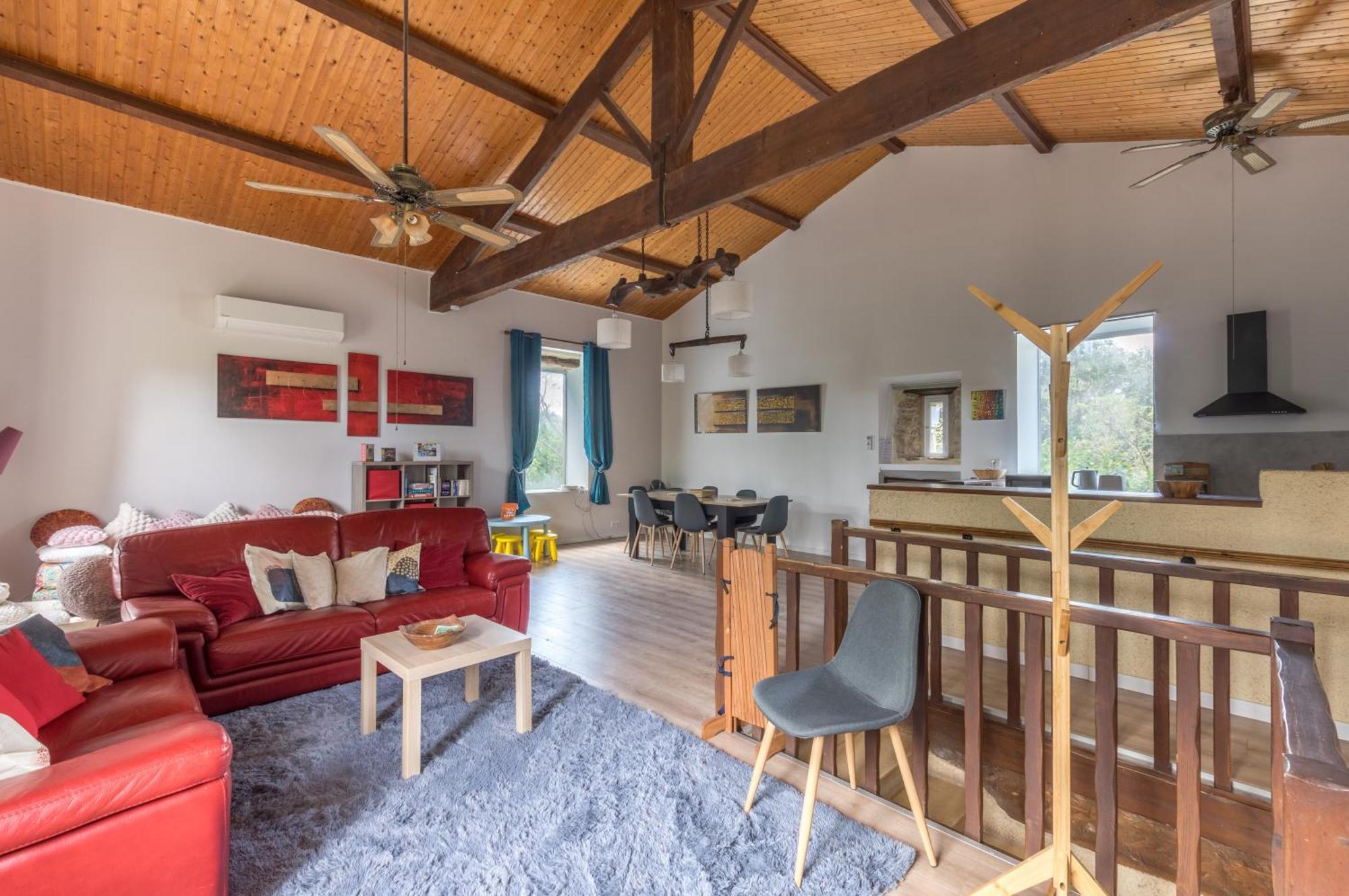 Maison Avec Piscine Location De Vacances Ferme Pedagogique Du Dolmen Le Pouget Exteriör bild
