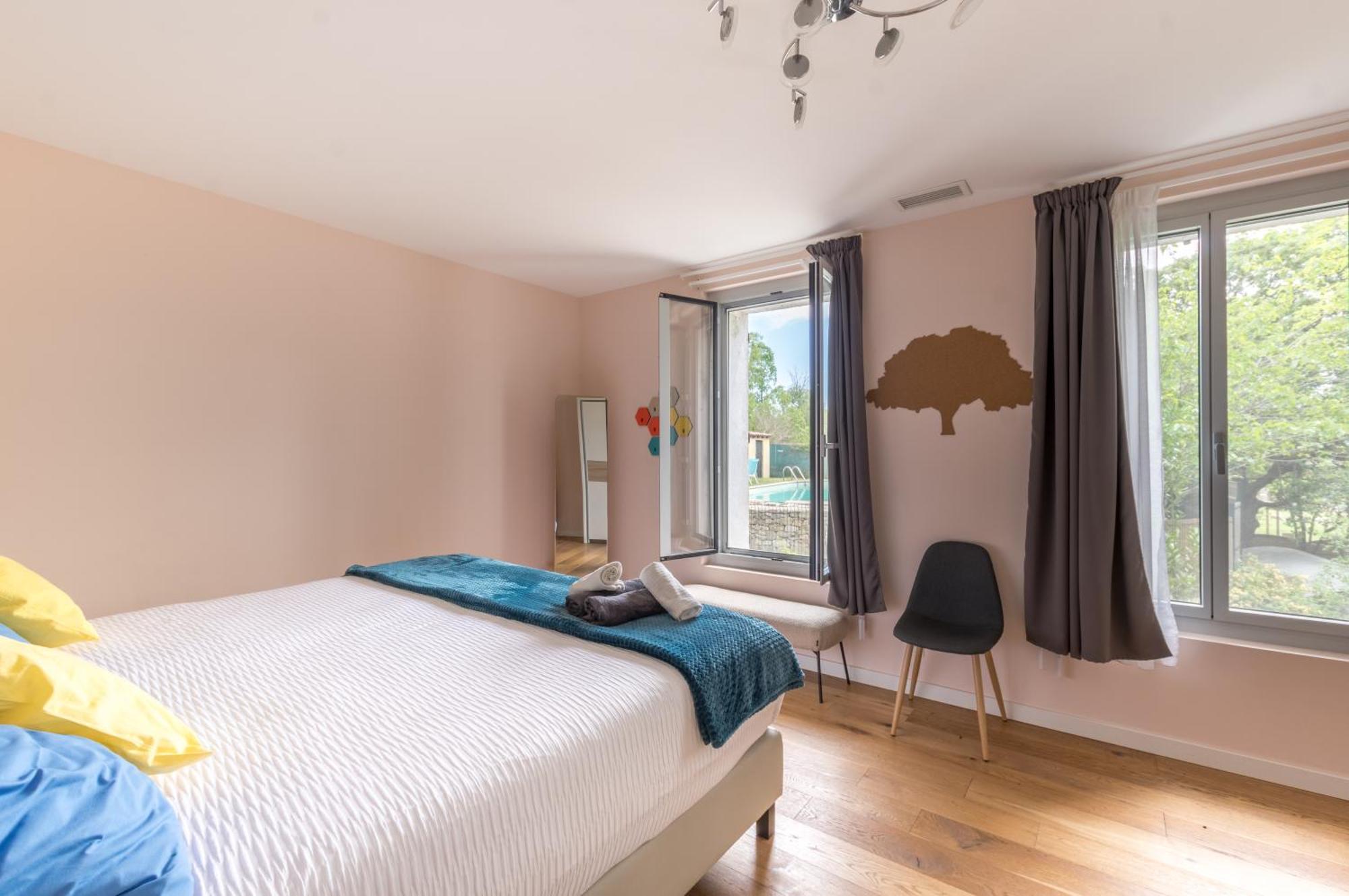 Maison Avec Piscine Location De Vacances Ferme Pedagogique Du Dolmen Le Pouget Exteriör bild